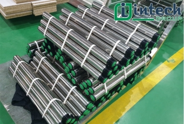 con lan inox thiet bi chinh trong bang chuyen san xuat hang hoa