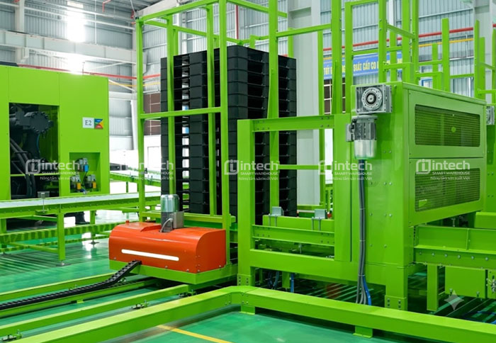 Intech Smart Warehouse Làm Chủ Công Nghệ AI & RGV Trong Dây Chuyền Phân Loại Pallet Nhựa Tự Động