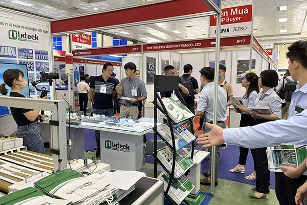 khách tham gian gian hàng Intech Group tại triển lãm SEI 2023 - ảnh 4